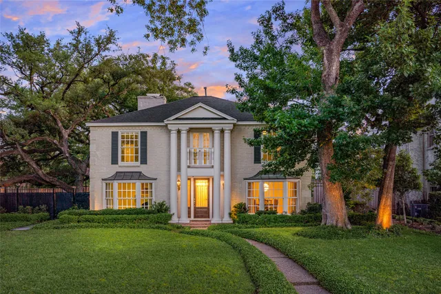 $2,250,000 | 2105 Del Monte Drive, Houston, TX 77019