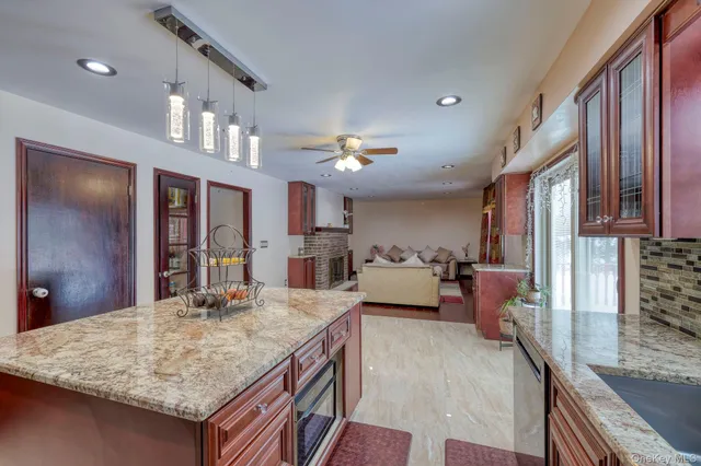 $637,000 | 12 Nob Hill, Poughkeepsie, NY 12603