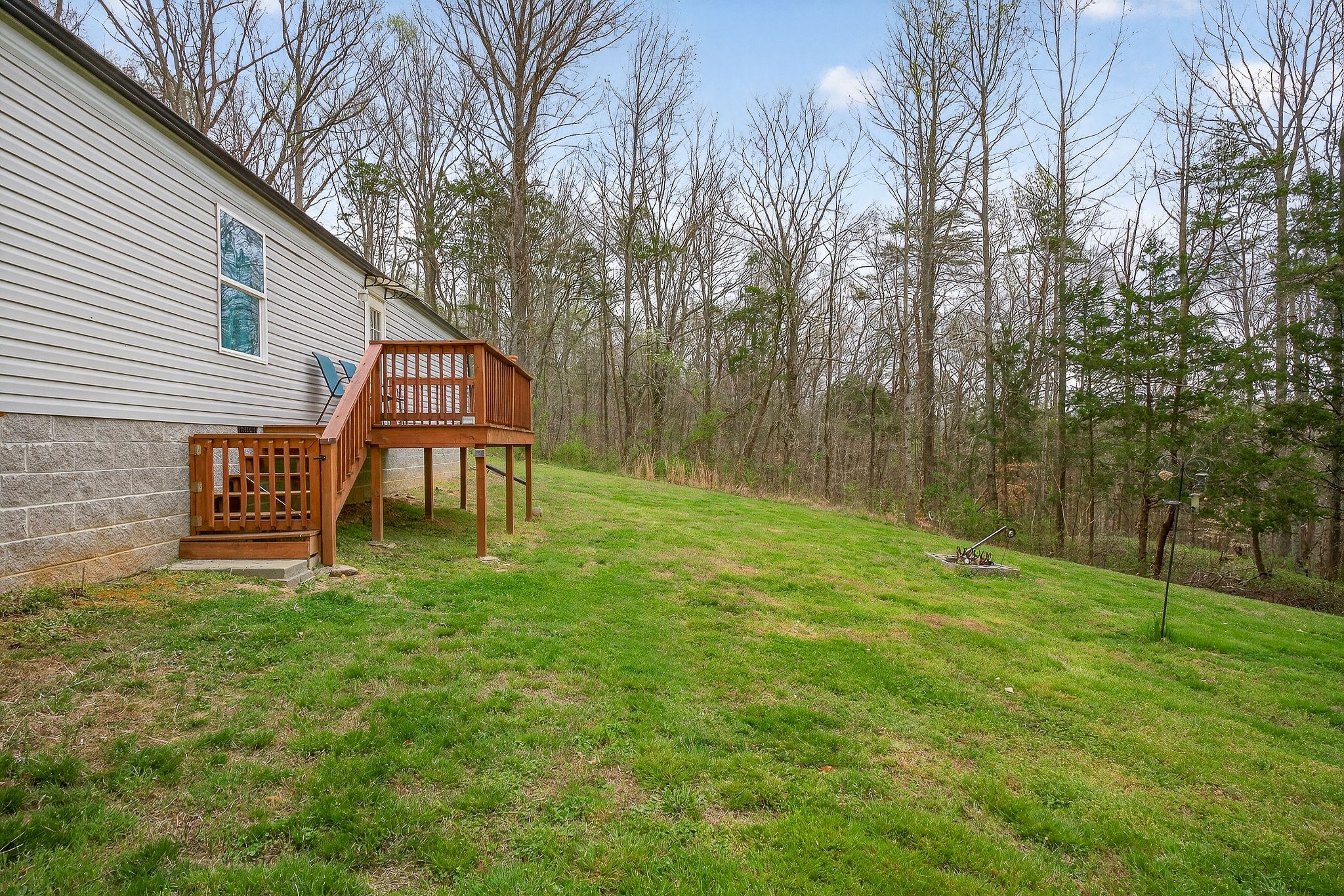 1237 Ridge Road Quebeck, TN 38579 - Photo 42 of 47 a backyard of a house with table and chairs