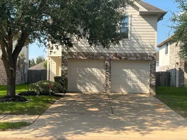 a view of a fountain in front of a house