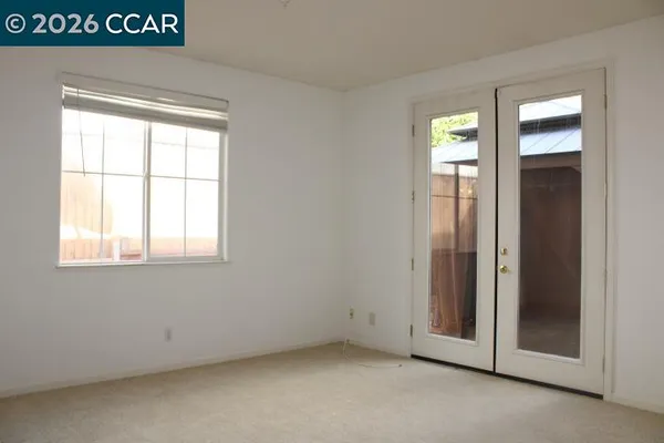 a view of empty room with window