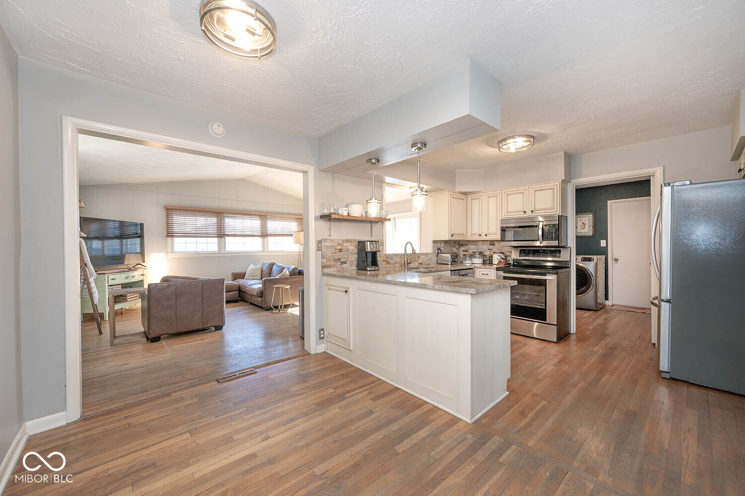 9201 Warwick Road Indianapolis, IN 46240 - Photo 9 of 35