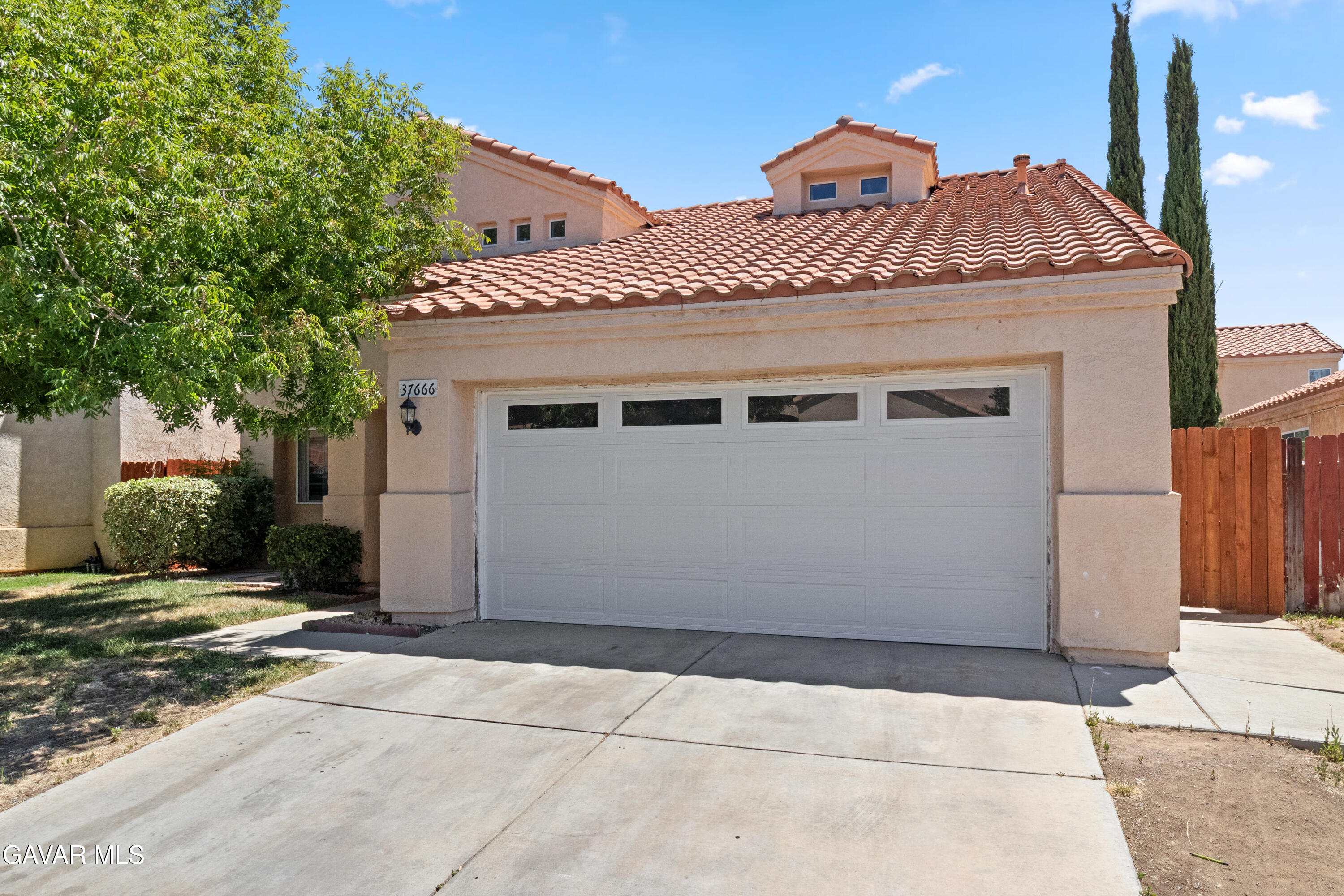 37666 Scomar Street Palmdale, CA 93550 - Photo 2 of 27 Front of house-1