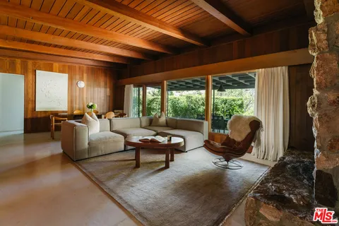 $1,550,000 | 15256 Rayneta Drive, Sherman Oaks, CA 91403
