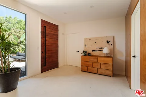 $1,550,000 | 15256 Rayneta Drive, Sherman Oaks, CA 91403