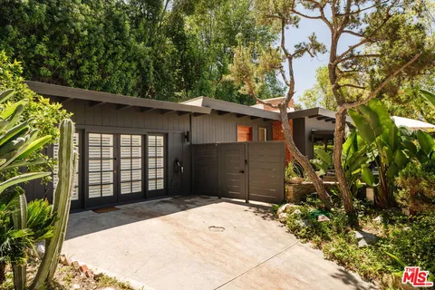 $1,550,000 | 15256 Rayneta Drive, Sherman Oaks, CA 91403