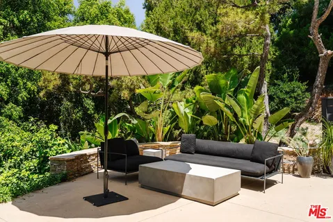 $1,550,000 | 15256 Rayneta Drive, Sherman Oaks, CA 91403