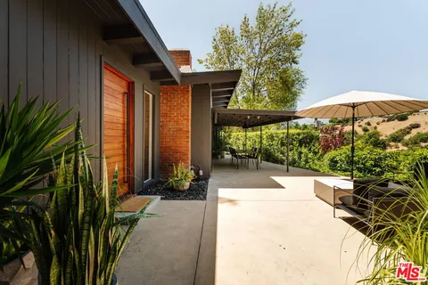$1,550,000 | 15256 Rayneta Drive, Sherman Oaks, CA 91403