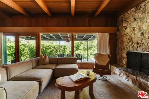 $1,550,000 | 15256 Rayneta Drive, Sherman Oaks, CA 91403