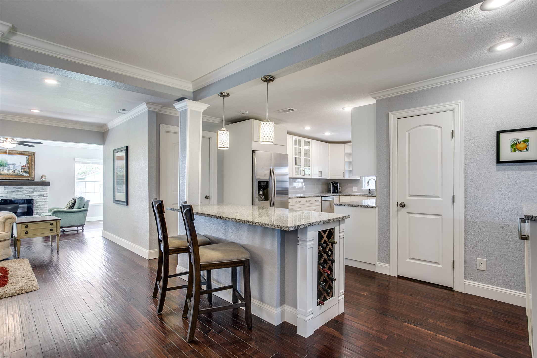 332 Tuttle Road Terrell Hills, TX 78209 - Photo 8 of 25 a kitchen with granite countertop a table chairs stove and wooden floor