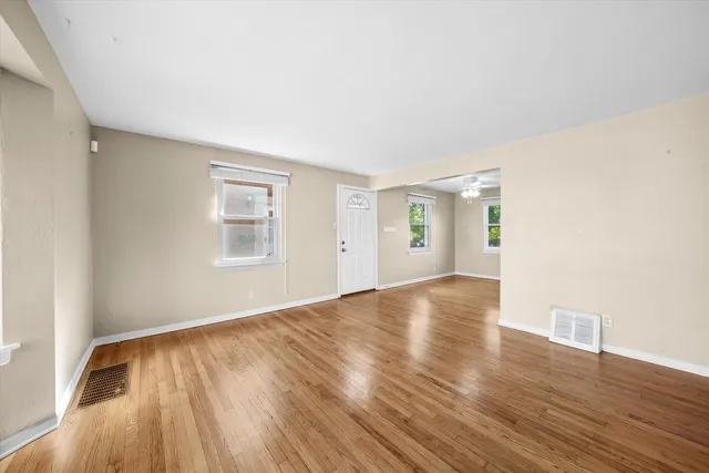 $2,100 | 1380 Wentworth Avenue, Calumet City, IL 60409