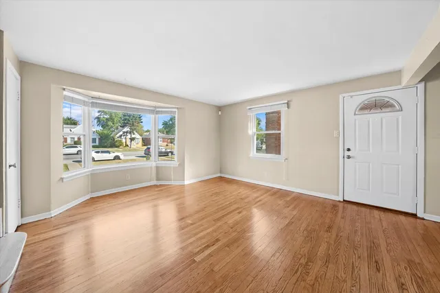 $2,100 | 1380 Wentworth Avenue, Calumet City, IL 60409