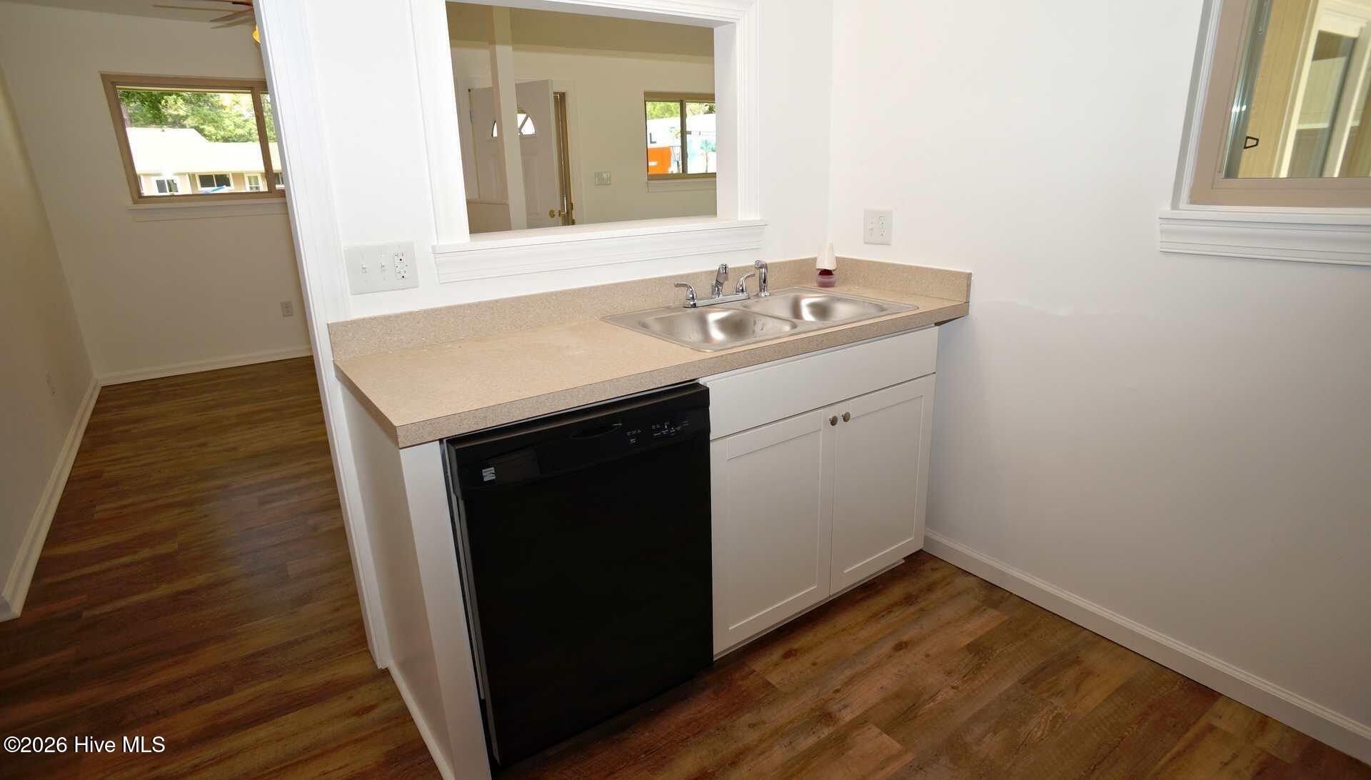 142 Quarterdeck New Bern, NC 28562 - Photo 8 of 19 Kitchen