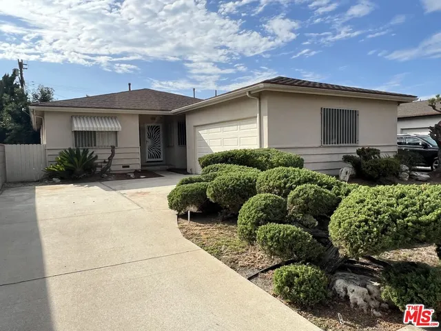 a house view with a outdoor space