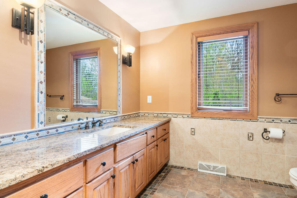 16995 West Small Road New Berlin, WI 53151 - Photo 23 of 48 Upper Main Bath