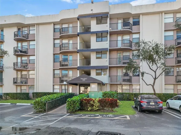 $1,300 | 2701 Riverside Drive, Unit 516B, Coral Springs, FL 33065