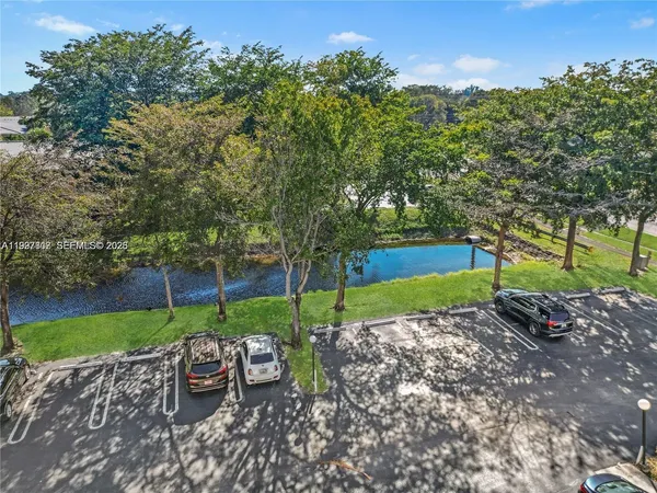 $1,300 | 2701 Riverside Drive, Unit 516B, Coral Springs, FL 33065