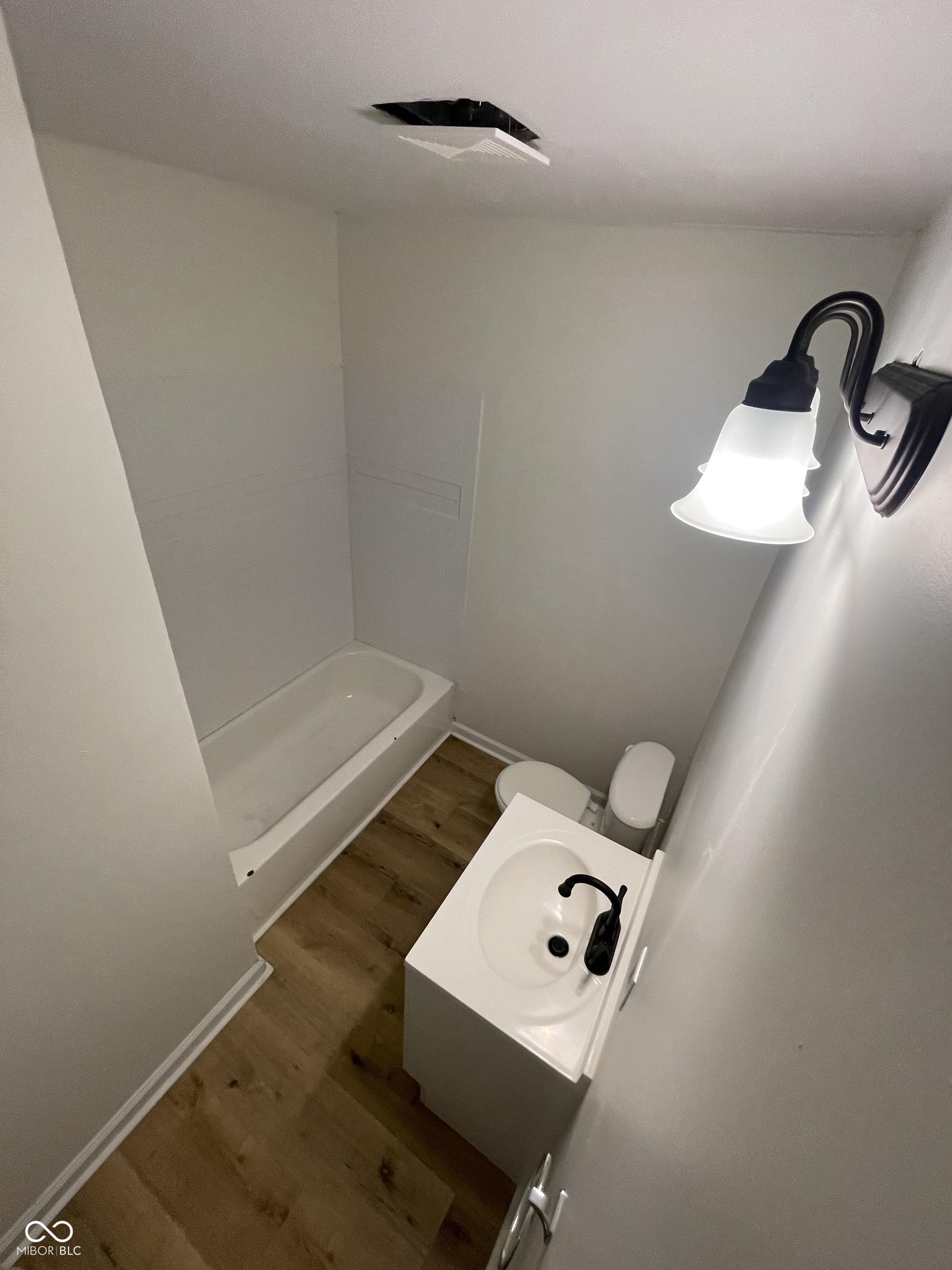 6228 East 21st Street Indianapolis, IN 46219 - Photo 8 of 13