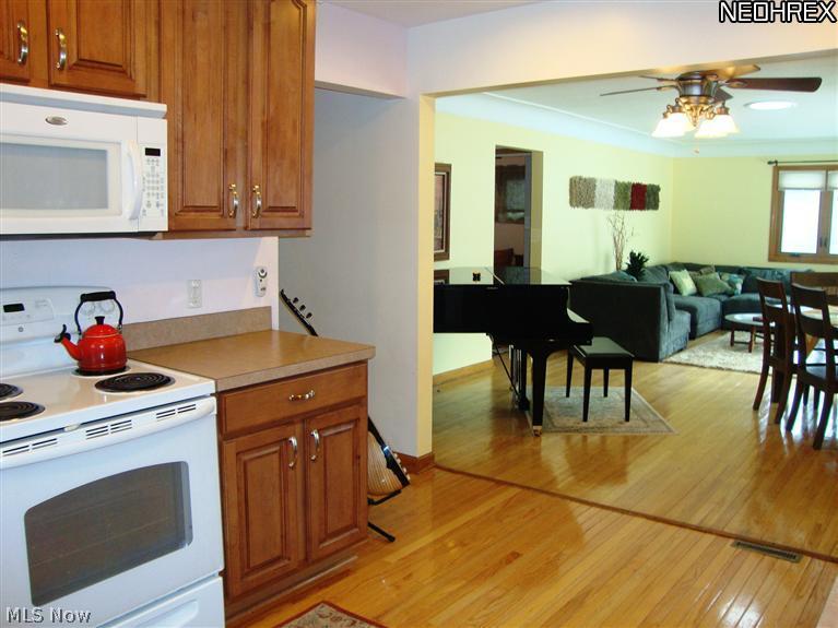 10522 Biddulph Road Cleveland, OH 44144 - Photo 11 of 25 Gallery Image 11