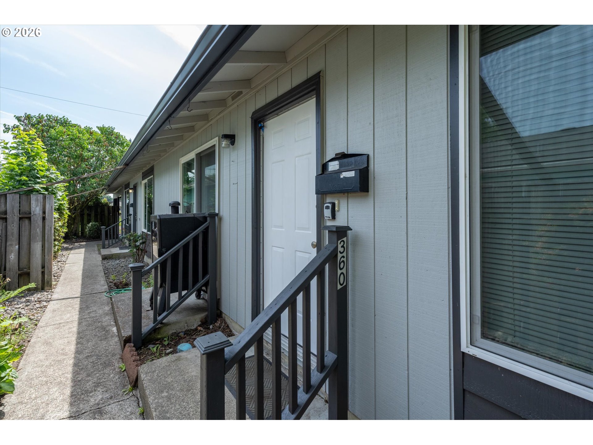 360 24th Avenue Longview, WA 98632 - Photo 5 of 36 Entrance/Foyer