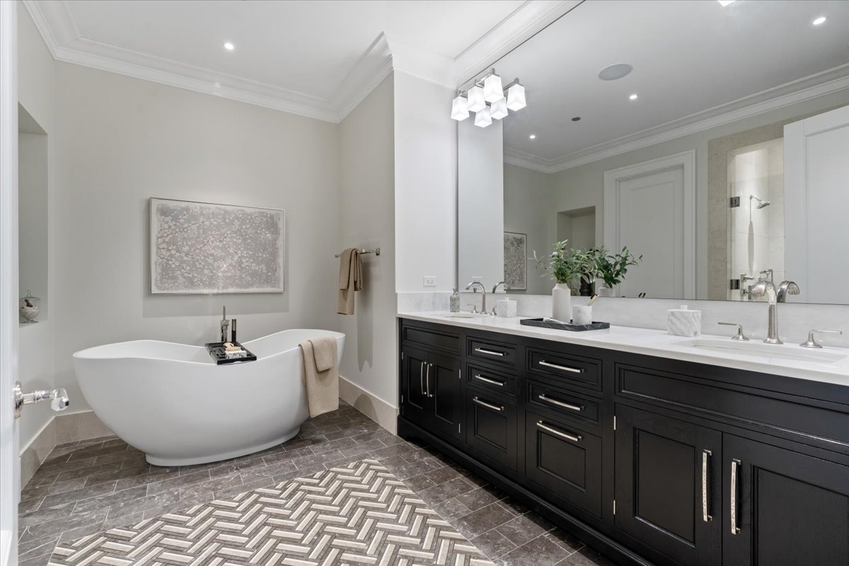 9 West Walton Street, Unit 702 Chicago, IL 60610 - Photo 22 of 38 a spacious bathroom with a double vanity sink mirror and bathtub