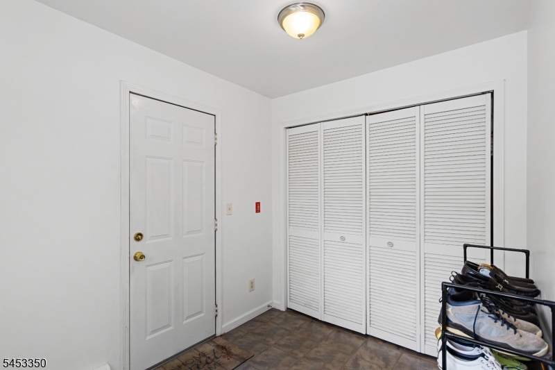 382 Rt515 Vernon, NJ 07462 - Photo 4 of 37 Gallery Image 4