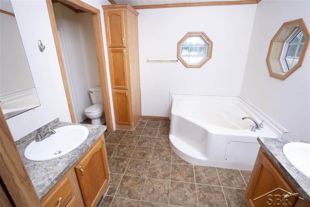 1409 West Kent Road Wheeler, MI 48662 - Photo 26 of 36 50003948-25.JPG