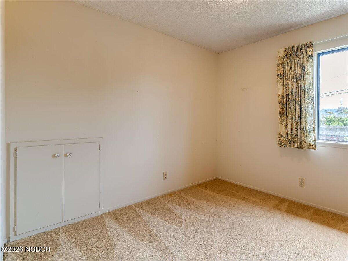 360 Tallyho Road Santa Maria, CA 93455 - Photo 33 of 72 an empty room with windows