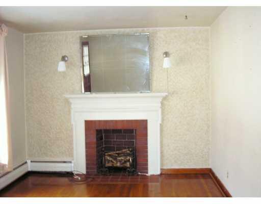 1625 Poplar Street McKees Rocks, PA 15136 - Photo 4 of 8 Living Room.