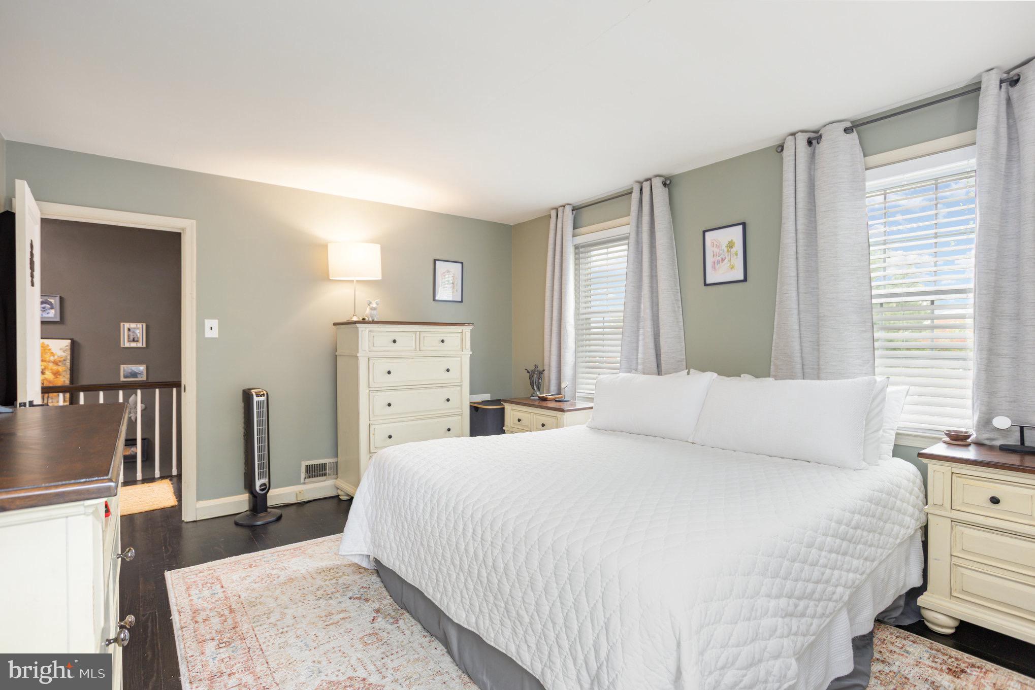 1500 Doxbury Road Baltimore, MD 21286 - Photo 20 of 36 a bedroom with a bed and a couch