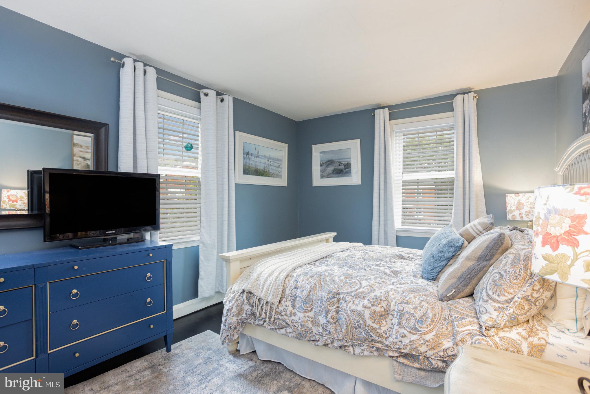 1500 Doxbury Road Baltimore, MD 21286 - Photo 24 of 36 a bedroom with a bed and a flat screen tv