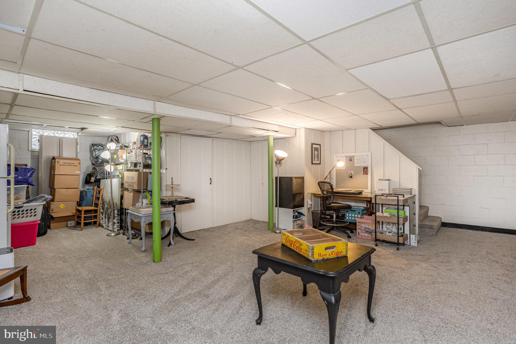1500 Doxbury Road Baltimore, MD 21286 - Photo 28 of 36 a living room with furniture and a table