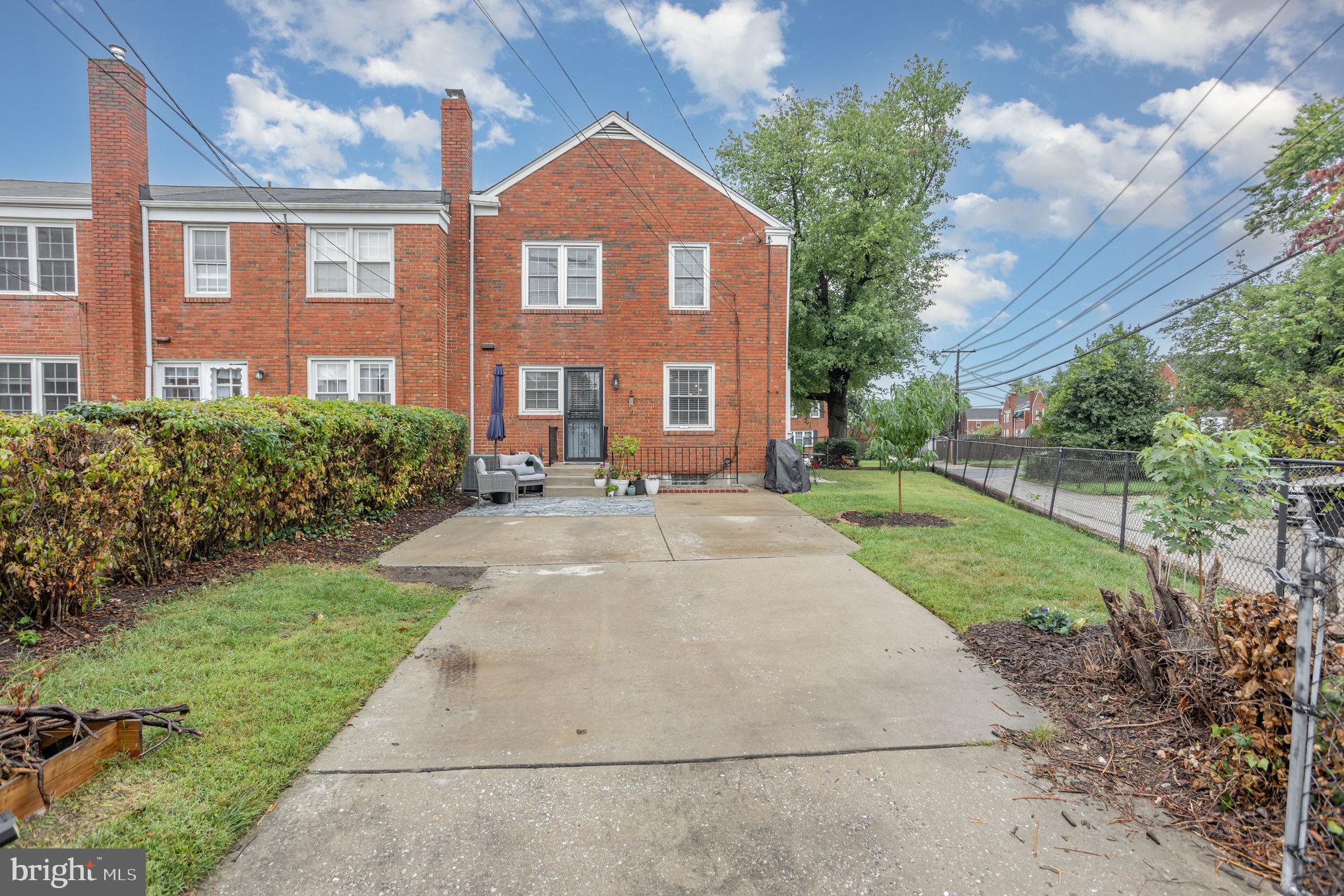 1500 Doxbury Road Baltimore, MD 21286 - Photo 35 of 36 a front view of a building