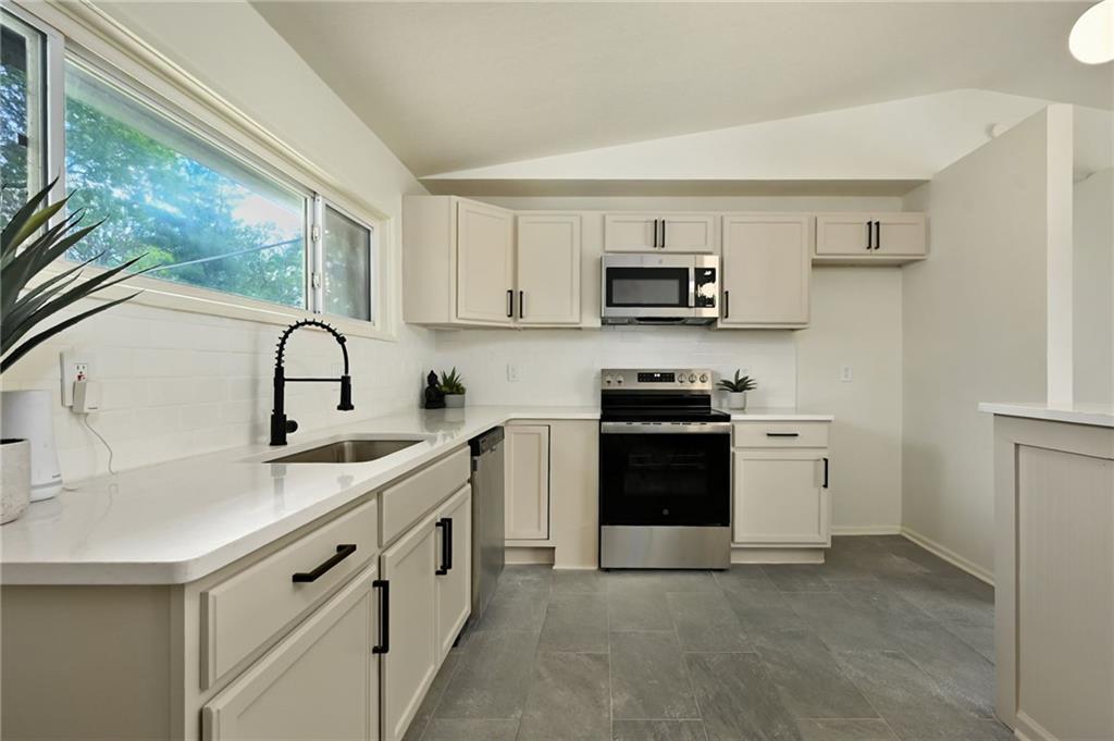 8605 Everett Street Raytown, MO 64138 - Photo 11 of 27