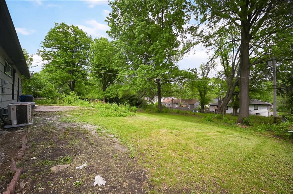 8605 Everett Street Raytown, MO 64138 - Photo 4 of 27