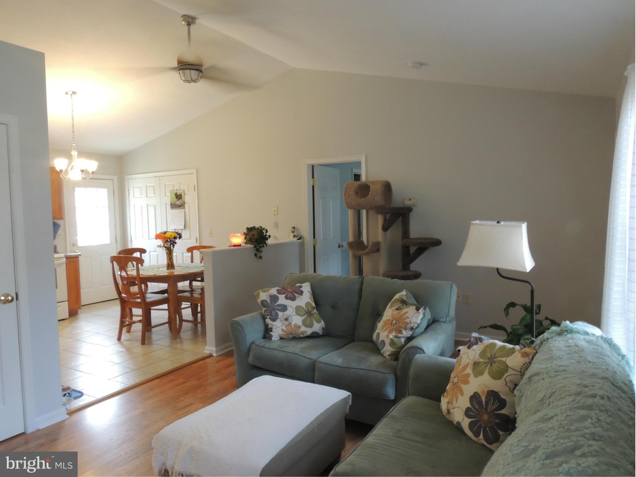 208 Azalea Road Colonial Beach, VA 22443 - Photo 3 of 22 Family Room