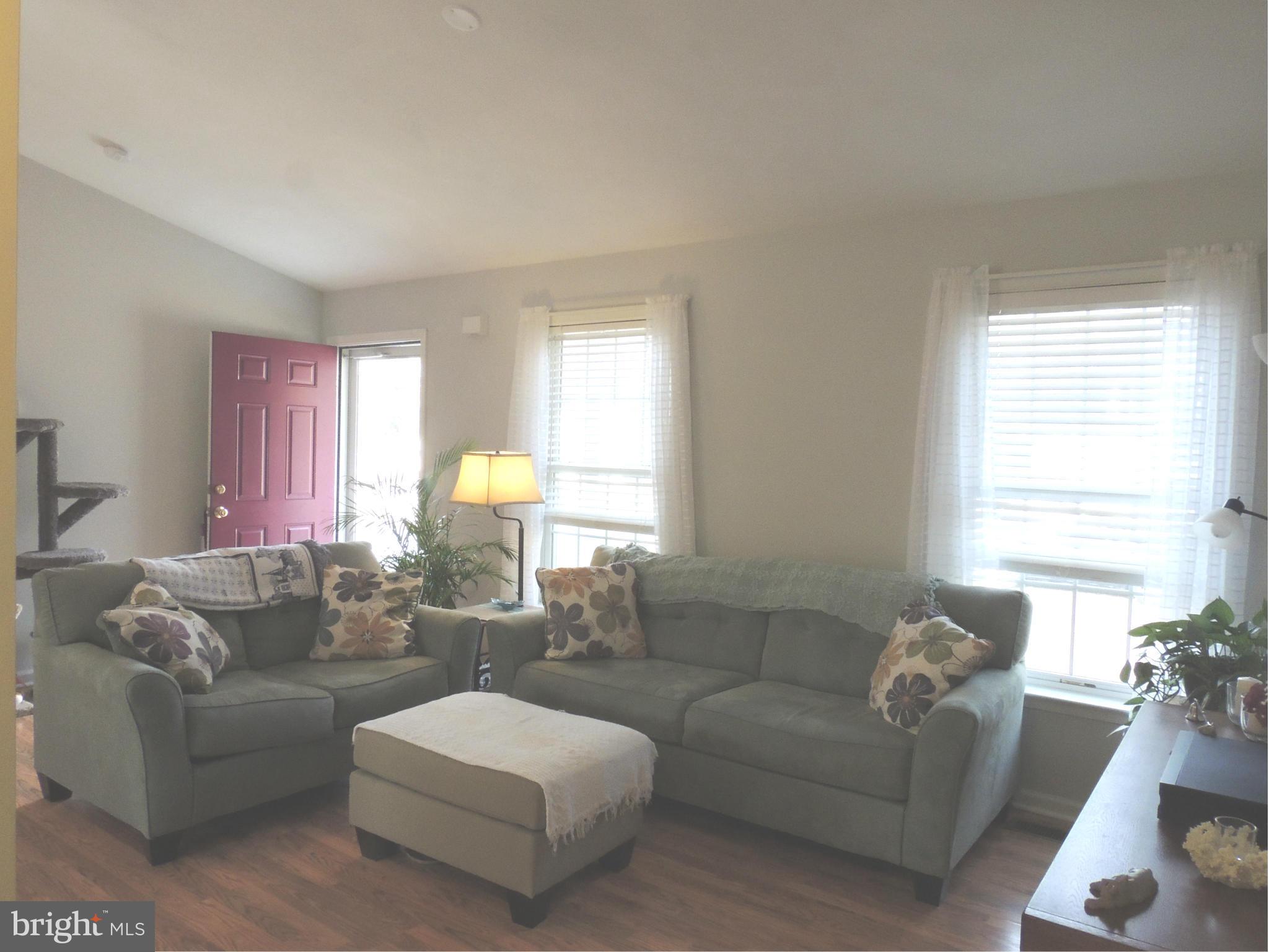 208 Azalea Road Colonial Beach, VA 22443 - Photo 5 of 22 Living Room