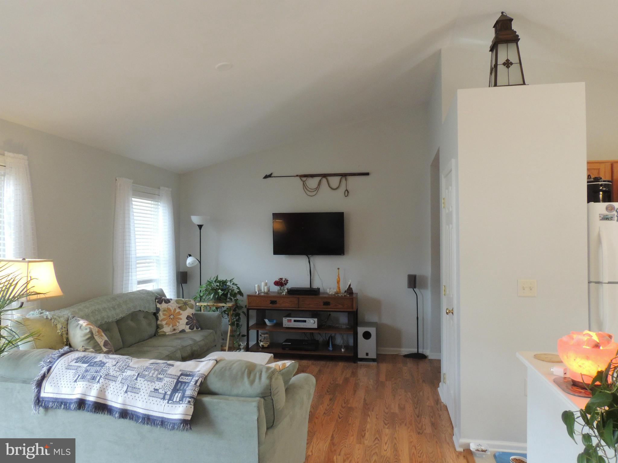 208 Azalea Road Colonial Beach, VA 22443 - Photo 6 of 22 Living Room