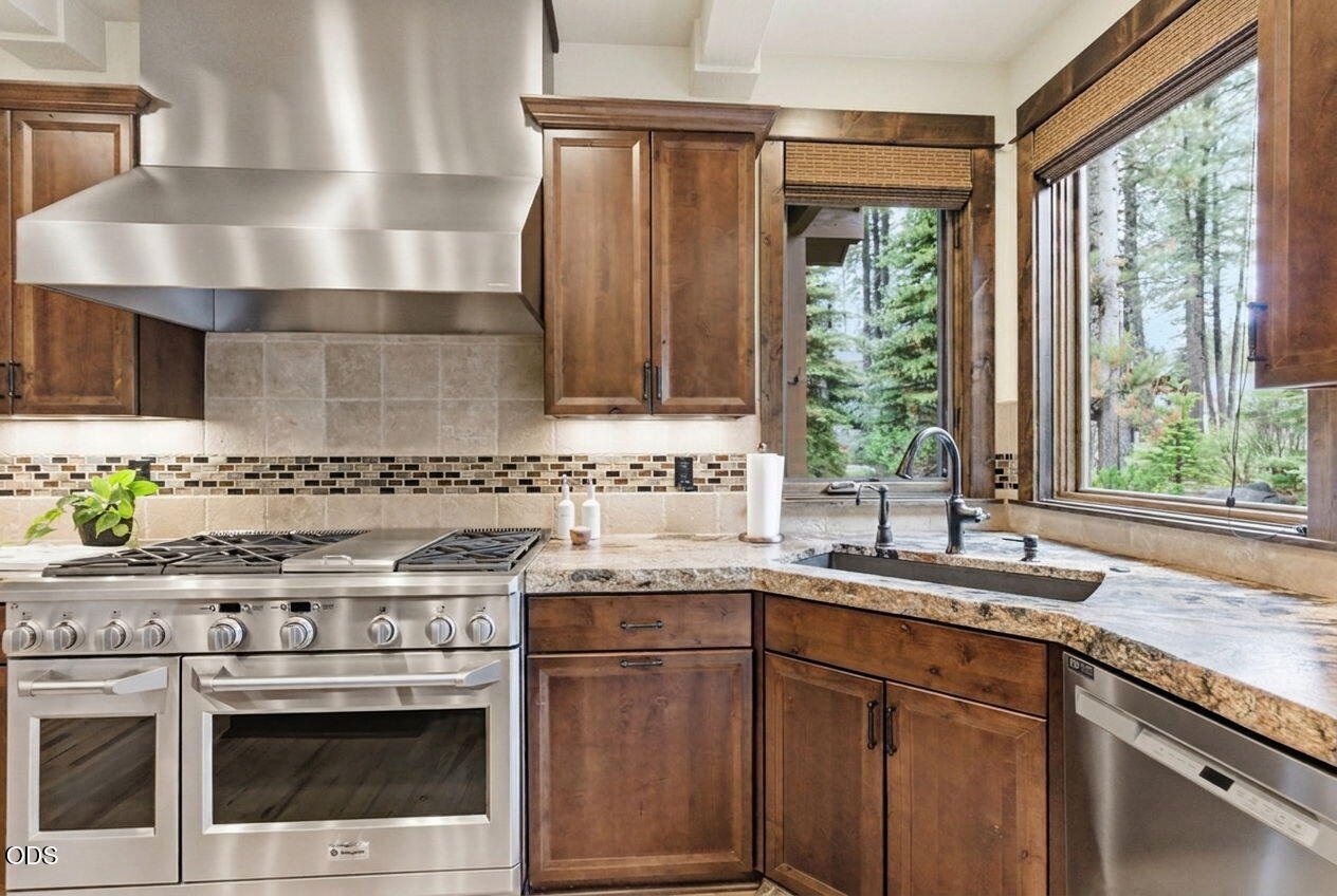 56346 Fireglass Loop Bend, OR 97707 - Photo 12 of 54 Gallery Image 12