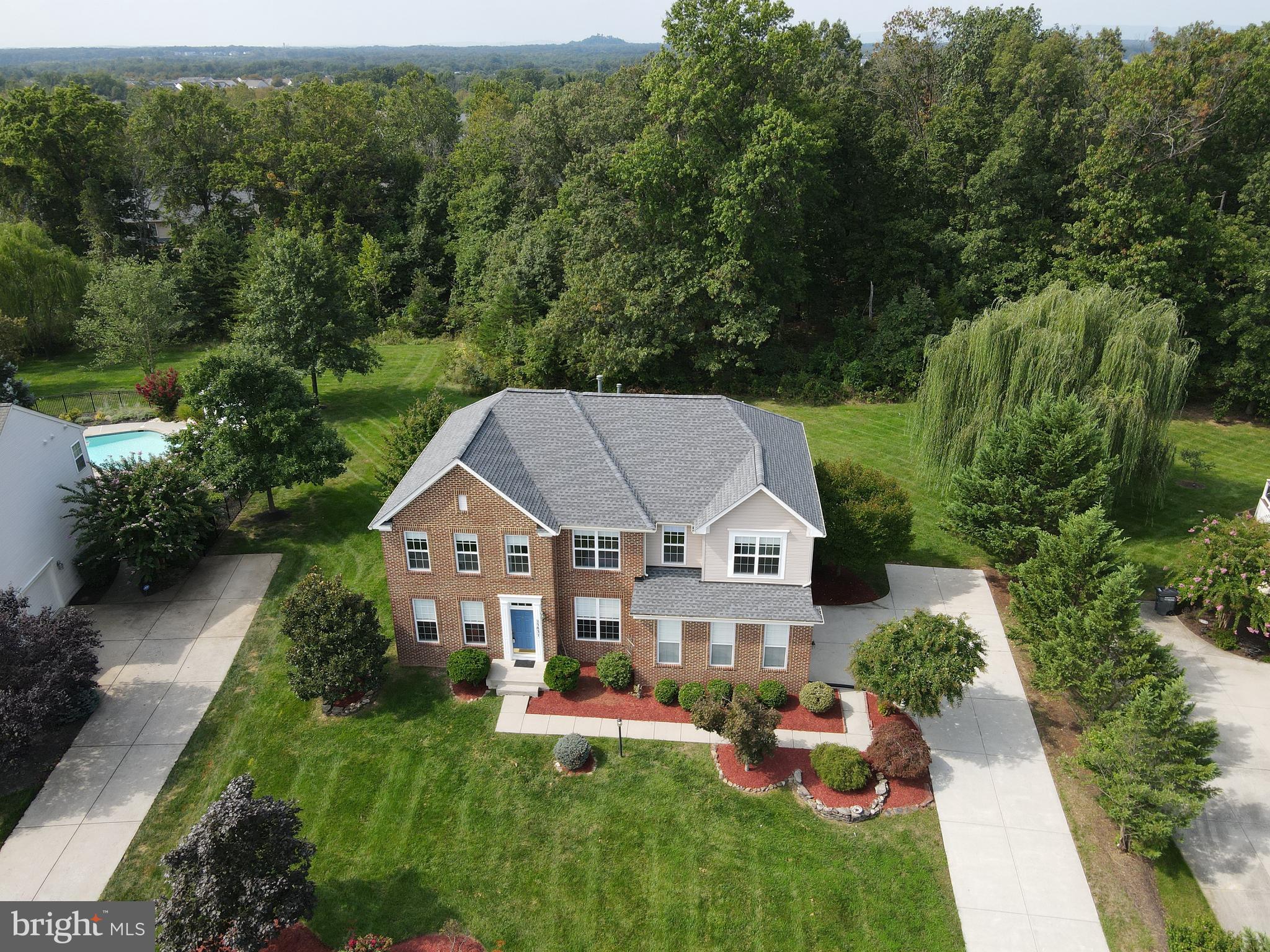 25837 Spring Farm Circle Chantilly, VA 20152 - Photo 2 of 43 Gallery Image 2