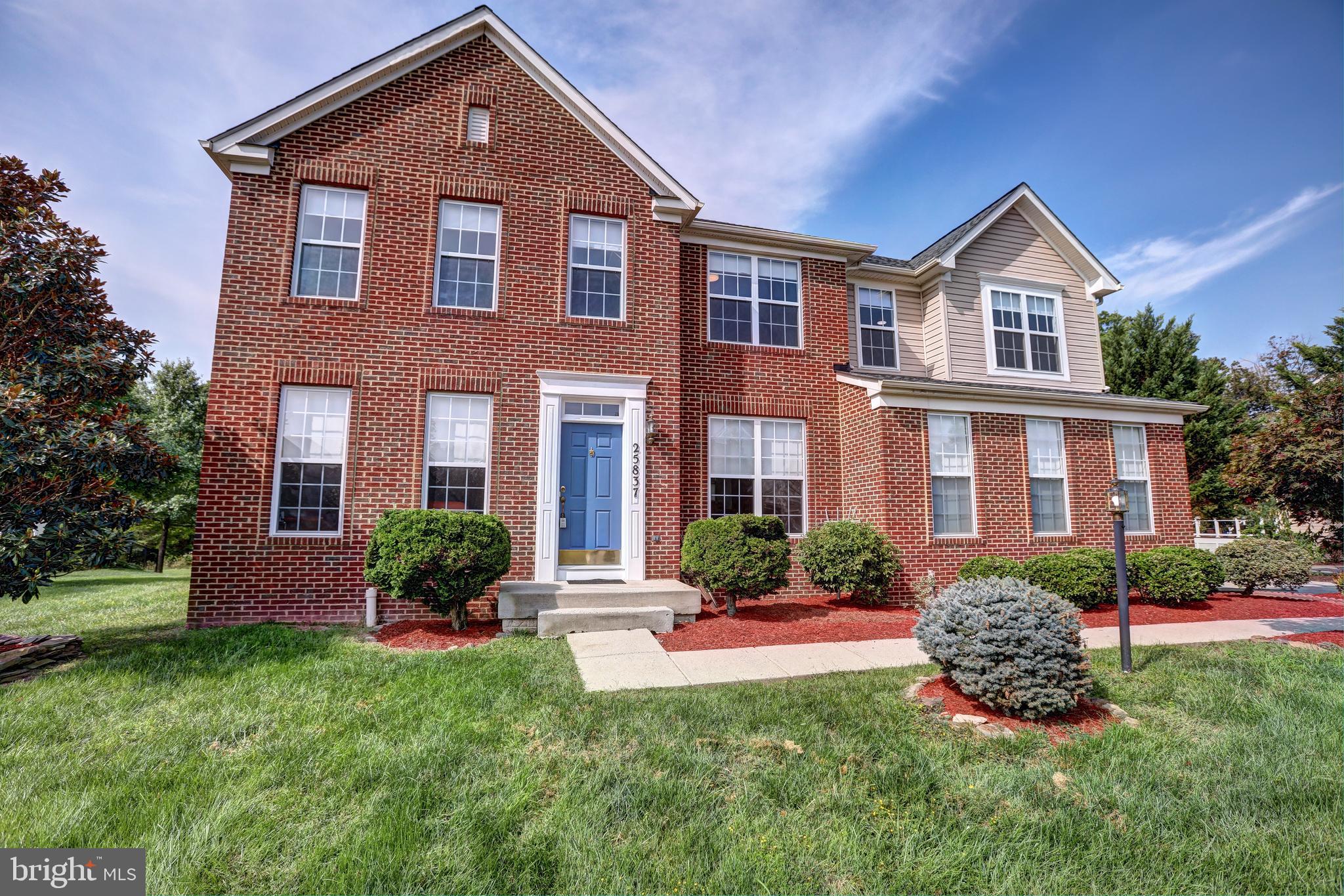 25837 Spring Farm Circle Chantilly, VA 20152 - Photo 4 of 43 Gallery Image 4