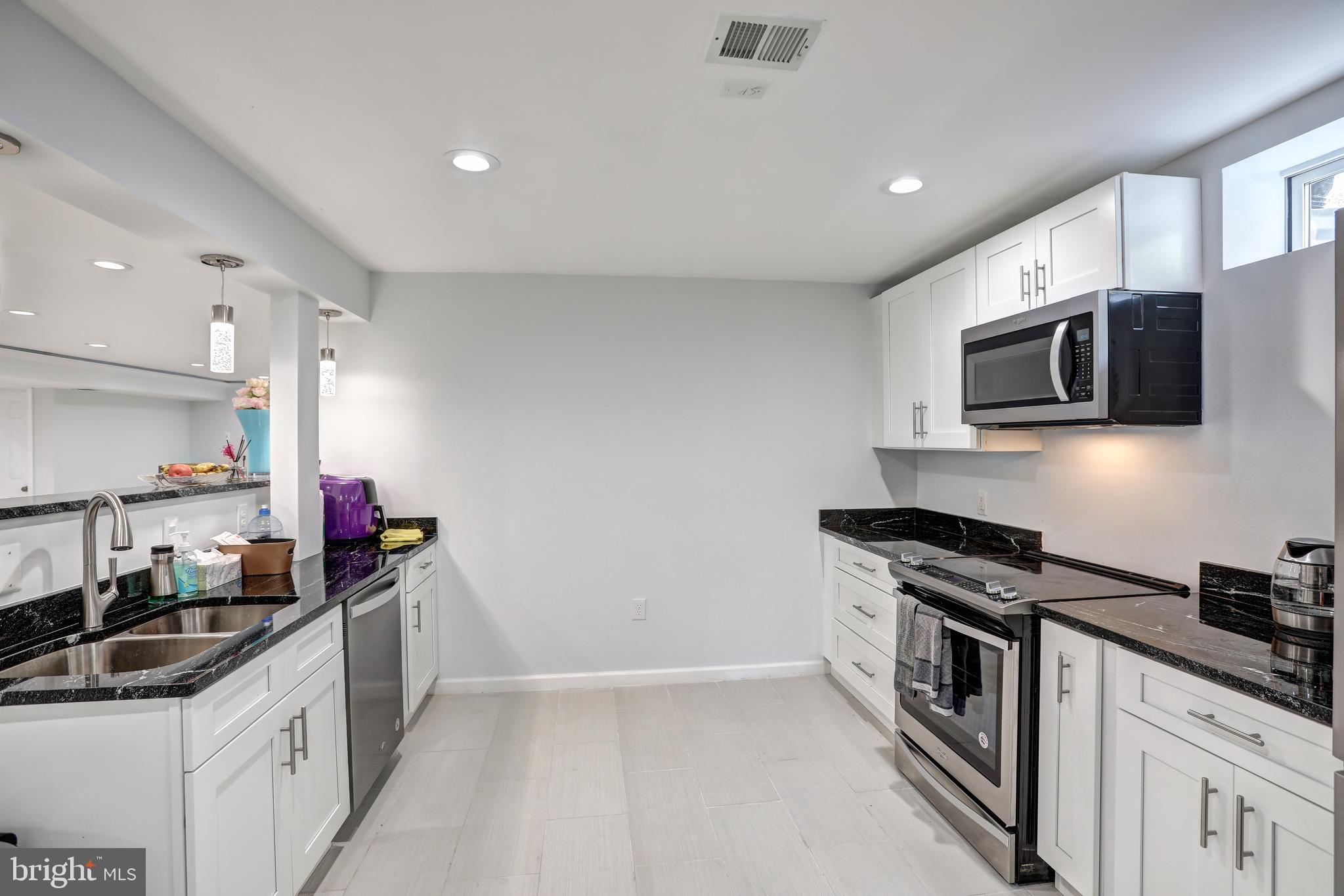 25837 Spring Farm Circle Chantilly, VA 20152 - Photo 31 of 43 Gallery Image 31