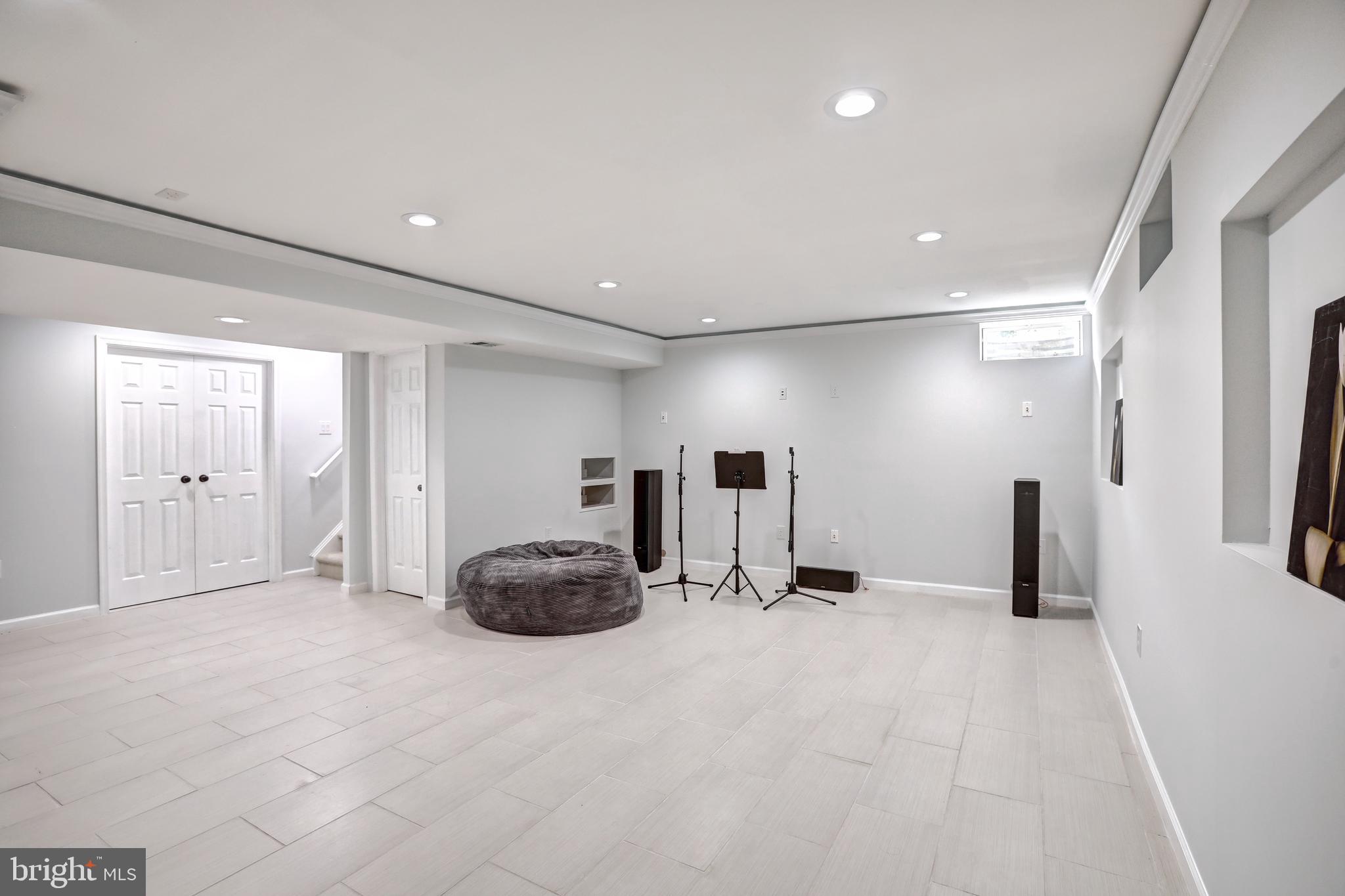 25837 Spring Farm Circle Chantilly, VA 20152 - Photo 32 of 43 Gallery Image 32
