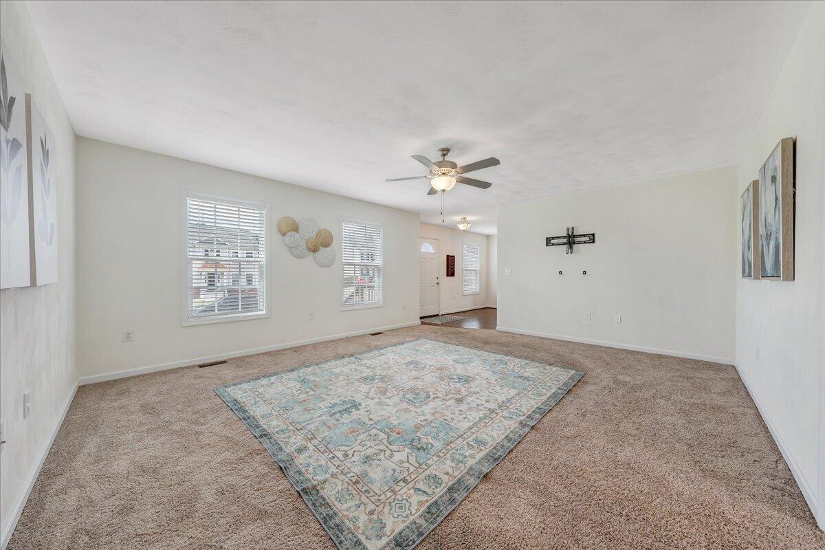 427 Cambridge Ct Road Vinton, VA 24179 - Photo 8 of 46