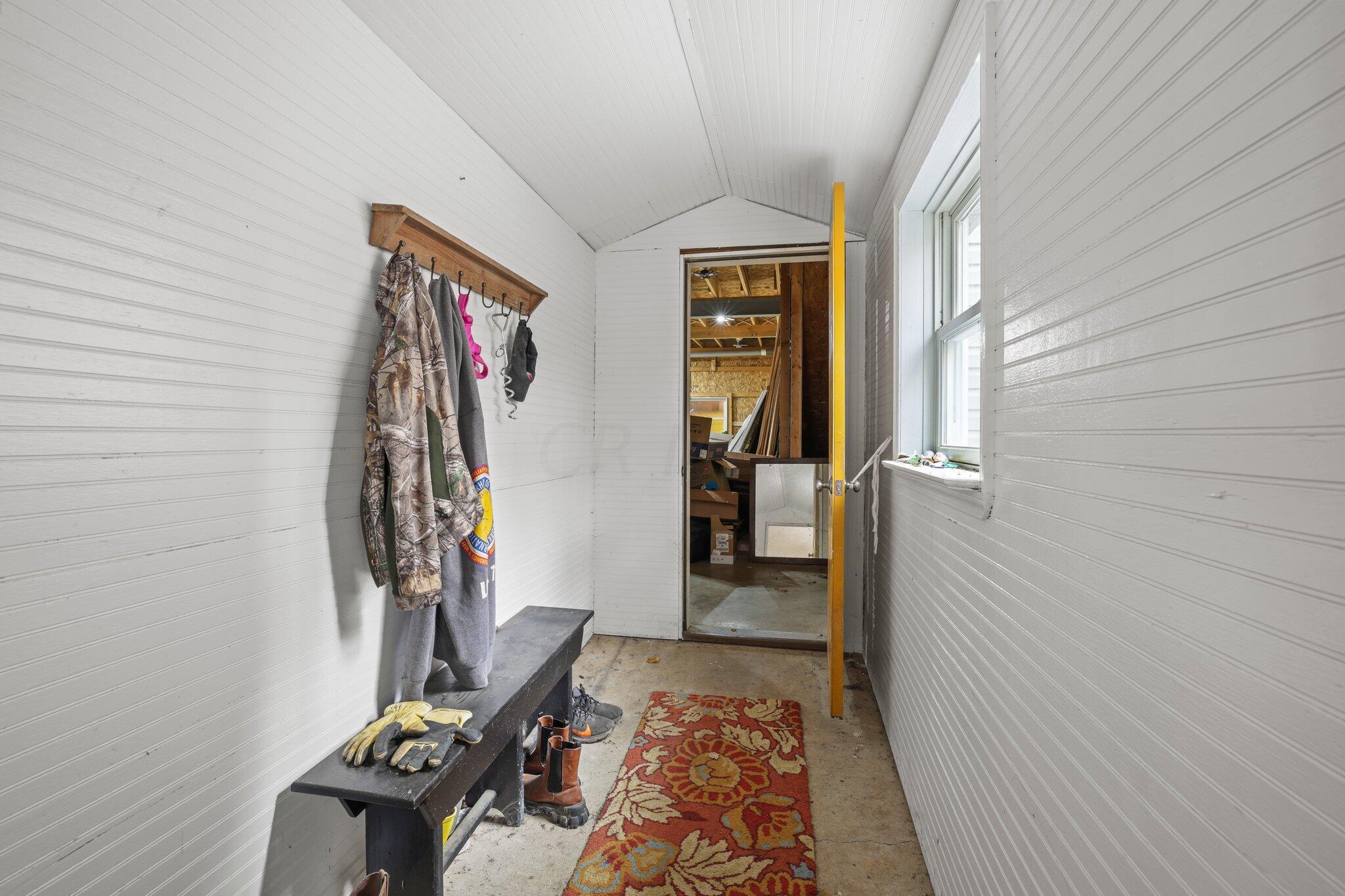 5137 Pleasant Chapel Road Southeast Newark, OH 43056 - Photo 38 of 77 Mud room