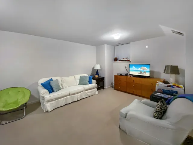 $40,000 | 63 Shinnecock Hills Road, Southampton, NY 11968