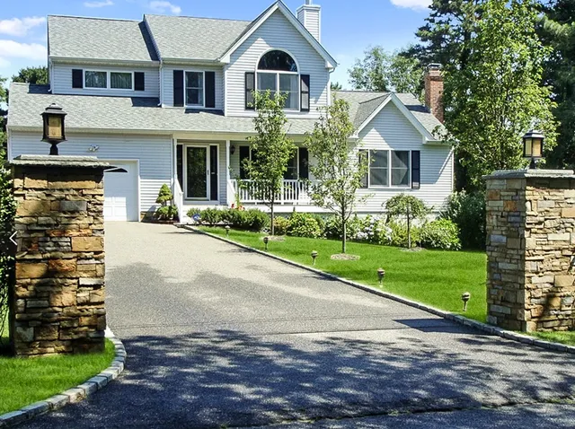 $40,000 | 63 Shinnecock Hills Road, Southampton, NY 11968