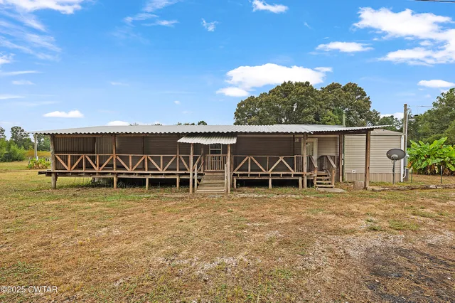 a view of a house with a outdoor space