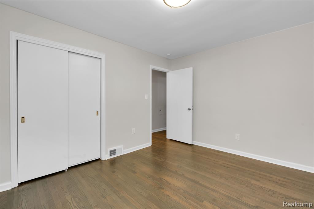 1843 Newcastle Road Grosse Pointe, MI 48236 - Photo 18 of 29