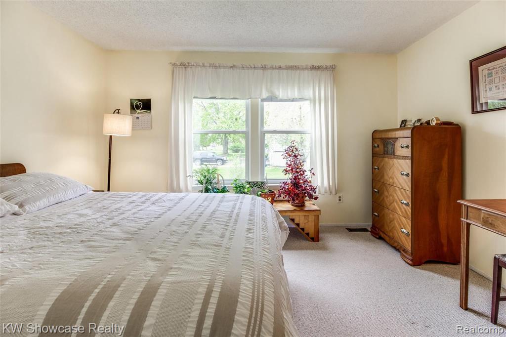 998 Hadley Road Rochester Hills, MI 48307 - Photo 34 of 42